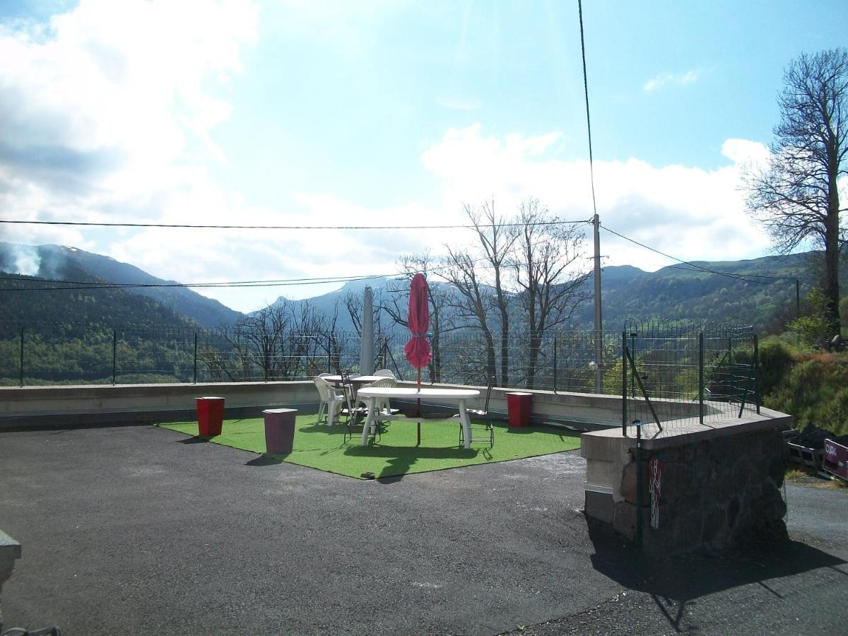 Vacances Au Pied Des Monts Du Cantal Laveissière 외부 사진